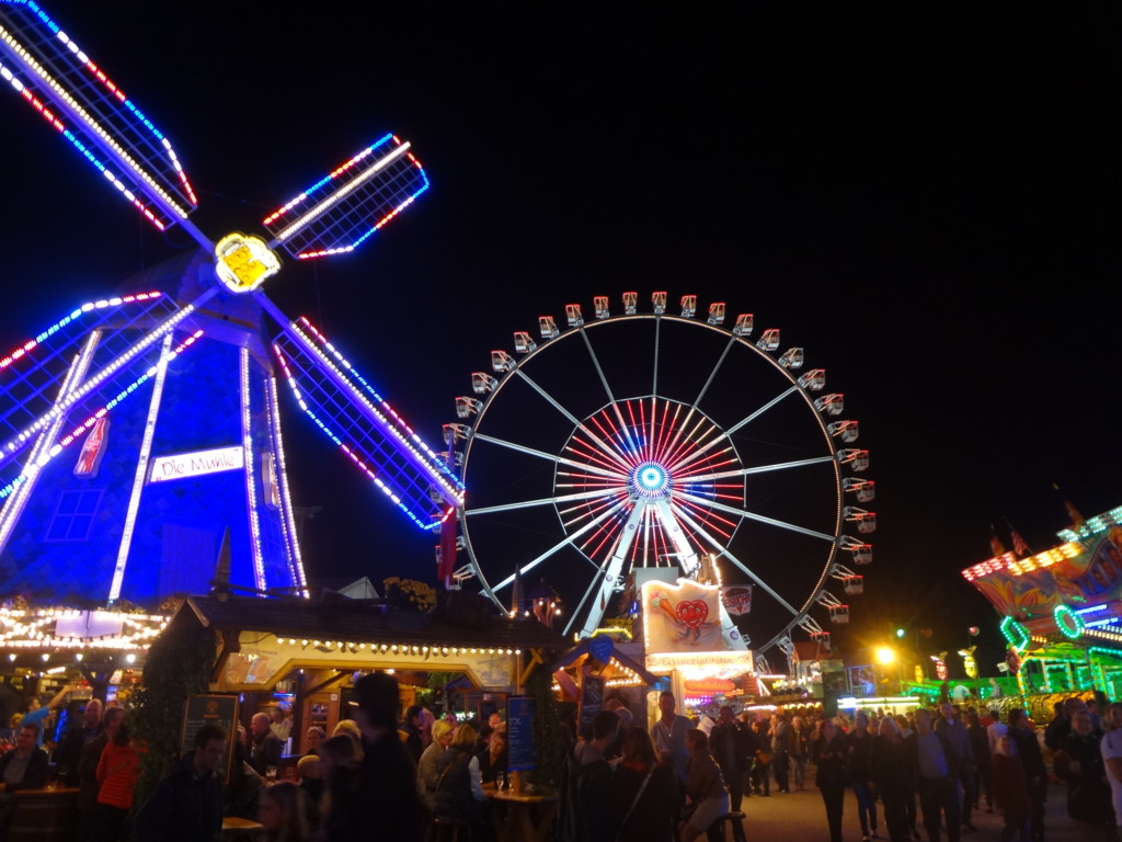 Zahlreiche Fahrgeschäfte warten auf dem Kramermarkt Oldenburg